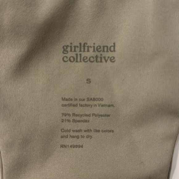 Girlfriend Collective Sage Green Workout Set - Picture 5 of 5